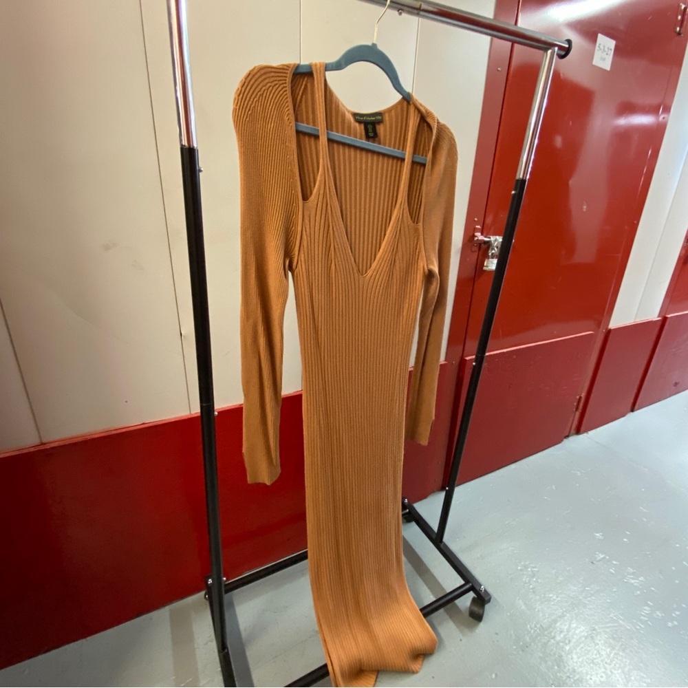 House of Harlow 1960 Caramel Ribbed Deep V Long Sleeve Dress | Size L